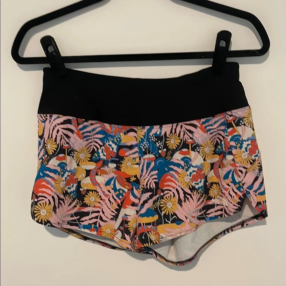 The North Face Women's Black Lined Floral Hydranaline Shorts - Size S